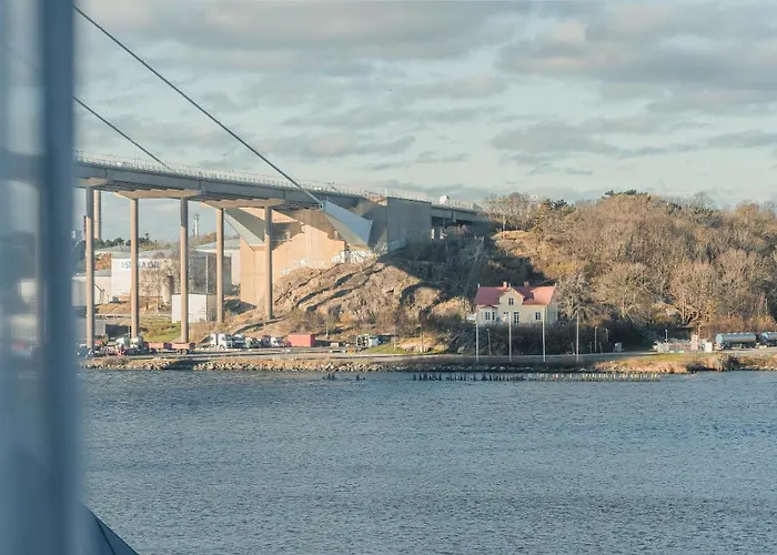 Quality Waterfront Hotell 4*