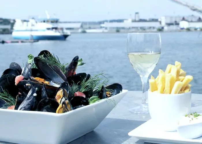 Downtown Sailboat - Vega 1 Botel *