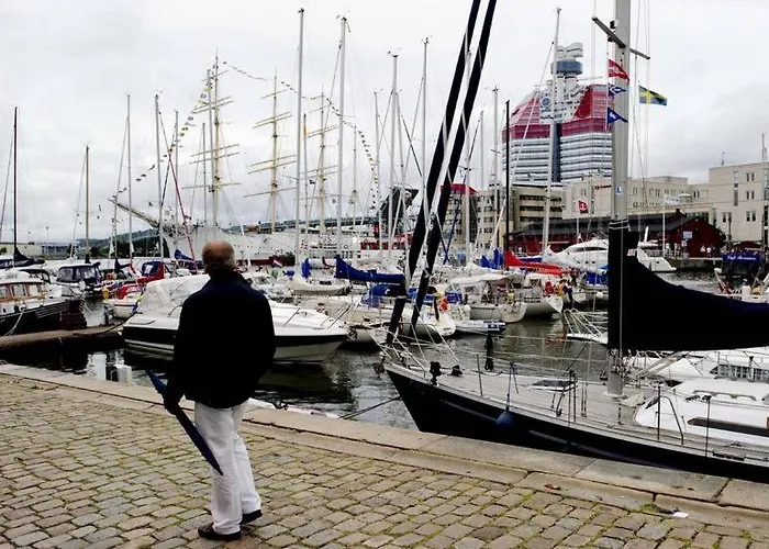 Downtown Sailboat - Vega 1 Göteborg