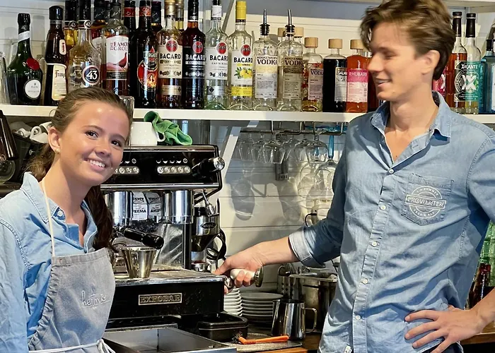 Downtown Sailboat - Vega 2 *