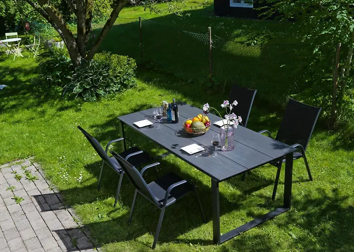 Haha Nordic Partille Large 3br For 7 Guests With 2 Kitchens, Garden & Parking Göteborg