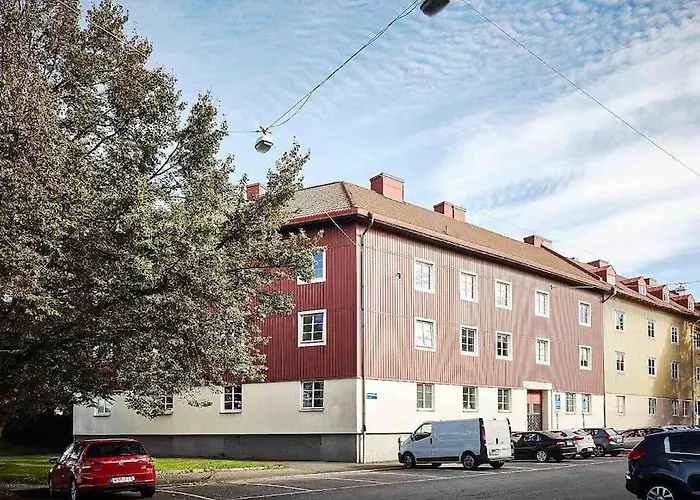 Rymlig Och Modern Laegenhet I Lugnt Laege