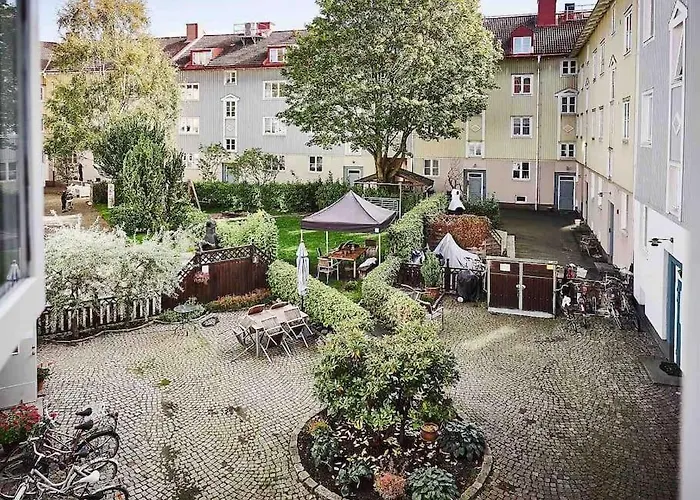 Rymlig Och Modern Laegenhet I Lugnt Laege Lejlighed