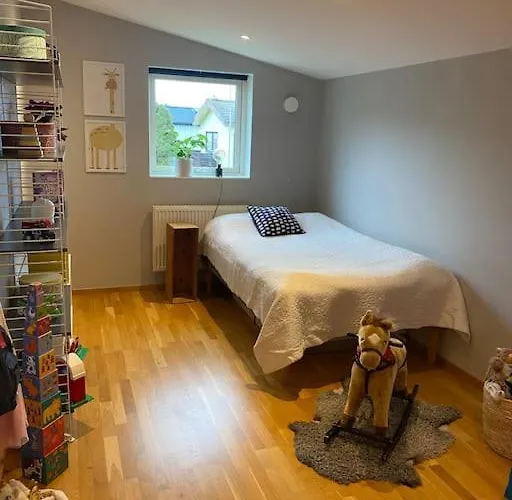 Modern I Saevedalen * Gothenburg