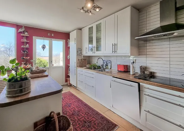 2 Bedroom Beautiful In Prázdninový dům *