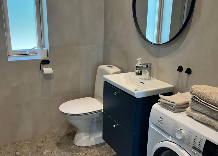 Mysigt Attefallshus Med Naerhet Och Hav *