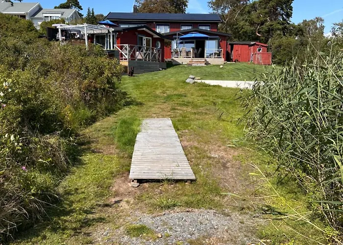 Nyaraló Backstugan - Litet Hus Med Storslaget Laege