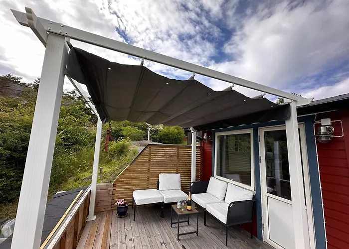 Backstugan - Litet Hus Med Storslaget Laege *