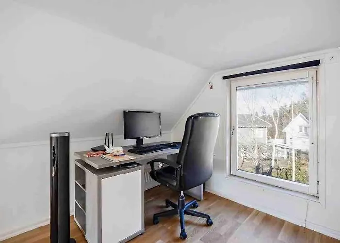 Mysigt Hus Med & Jacuzzi I Olofstorp *