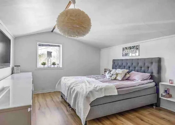 Mysigt Hus Med & Jacuzzi I Olofstorp 别墅