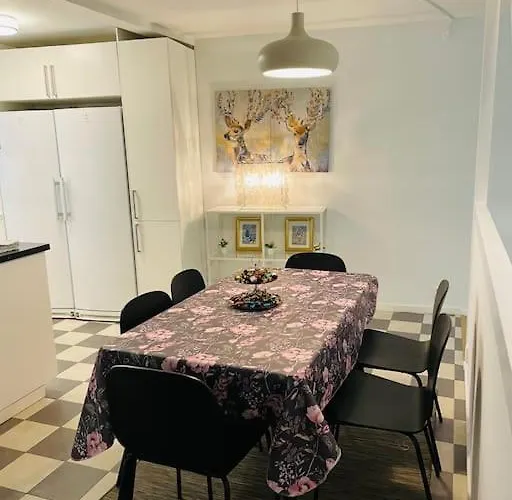 Hus Med 12 Baeddar Naera Och Gratis Parkering Villa