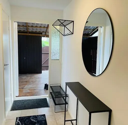 Villa Hus Med 12 Baeddar Naera Och Gratis Parkering *