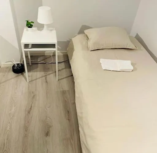 Hus Med 12 Baeddar Naera Och Gratis Parkering *