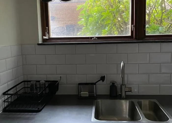 Mysig Laegenhet Med Villakaensla شقة