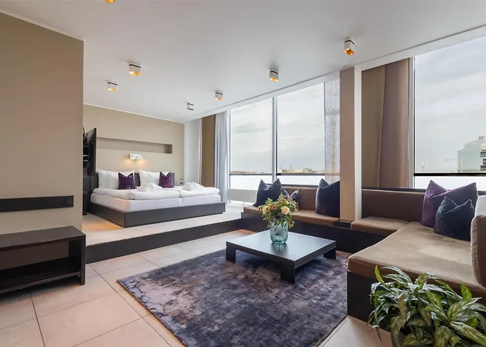 Hyatt Place Hotel 4*