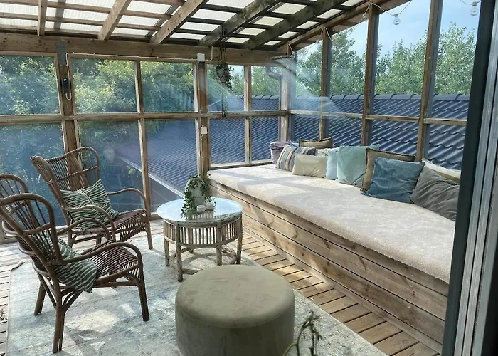 Social Near The Sea! Villa