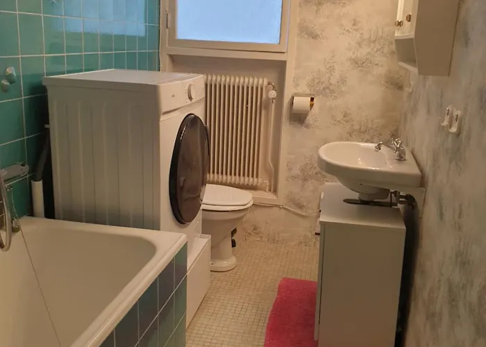 Cozy In 50s 10 Min Tram Ride To