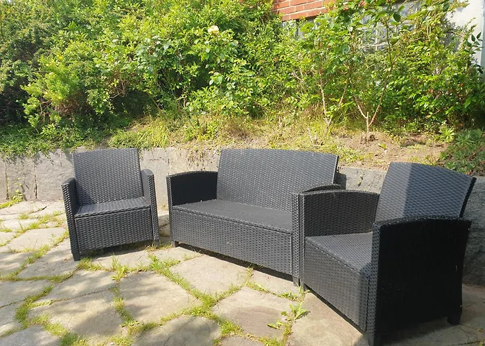 Апартаменты Cozy In 50s 10 Min Tram Ride To