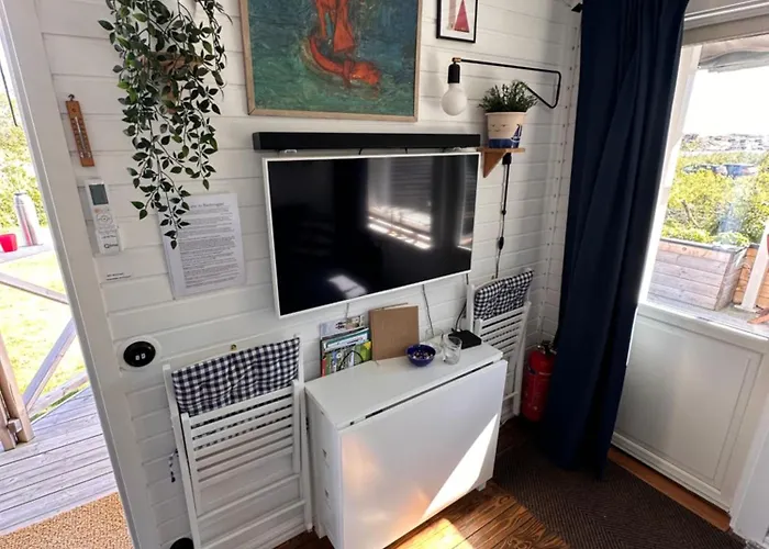Backstugan - Litet Hus Med Storslaget Laege Gothenburg