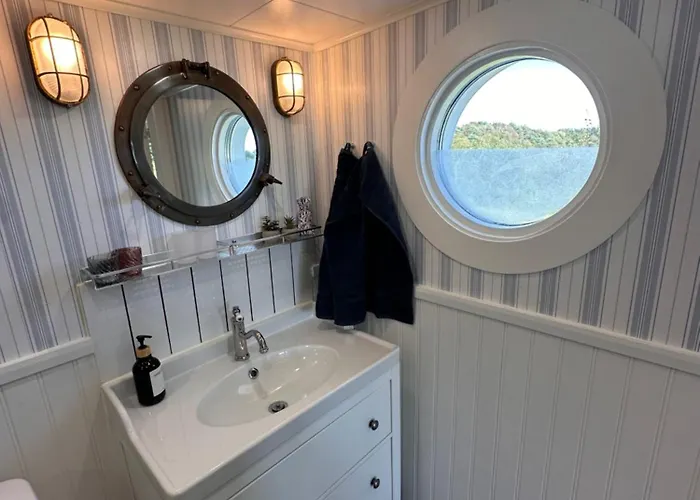 Backstugan - Litet Hus Med Storslaget Laege * Gothenburg