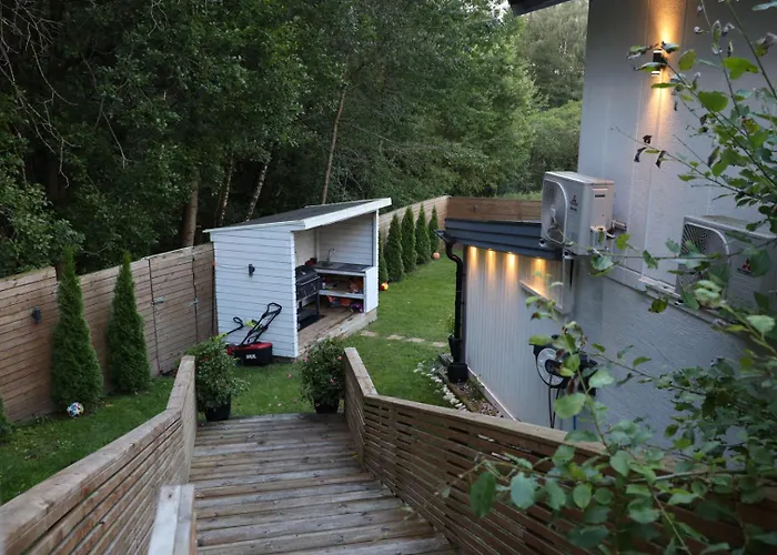 Between The Trees Villa *