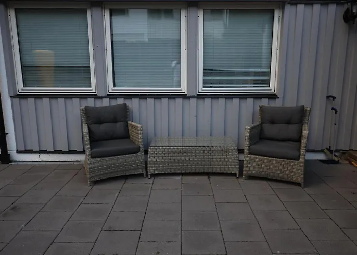 Between The Trees Willa