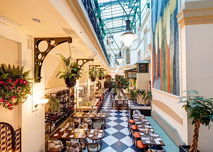 Elite Plaza Hotel 4*