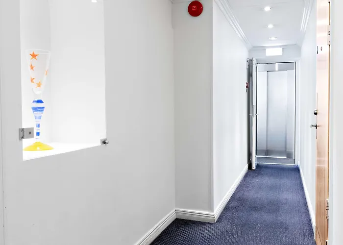 ホテル Center - Sure By Western 3*