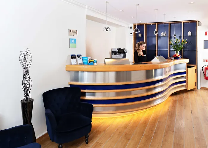 ホテル Center - Sure By Western