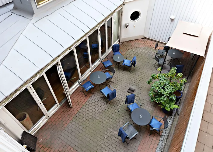 Center - Sure By Western 3*