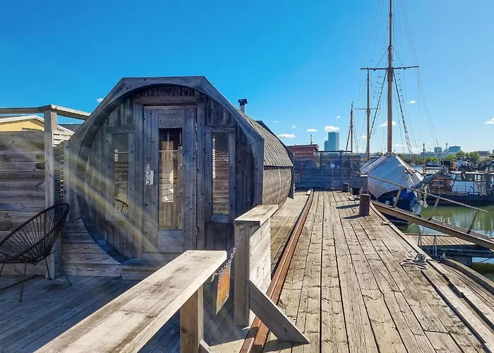 Stunning Ship In With Sauna Hotel en barco