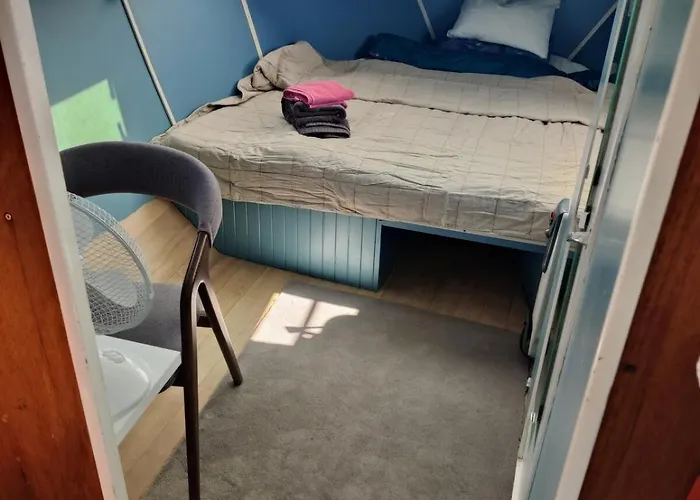 Botel Downtown Boat-apartment *