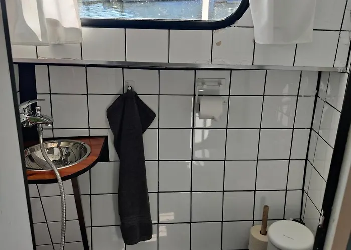 Downtown Boat-apartment Botel Gotenburg