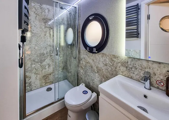 Stunning Ship In With Sauna 4*