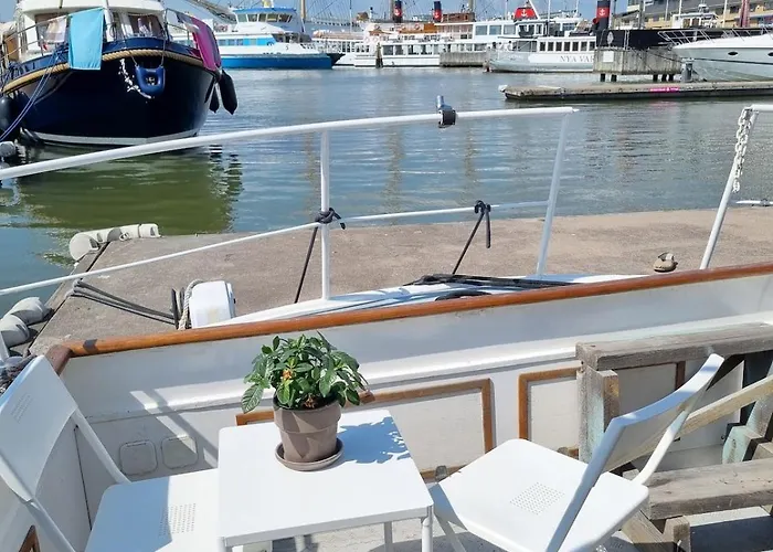 Downtown Boat-apartment Botel *