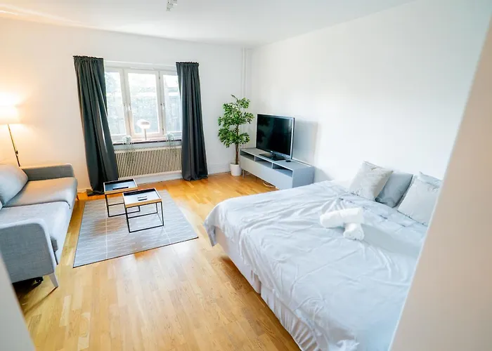 Welcoming Near Cafés, City&tram Lines