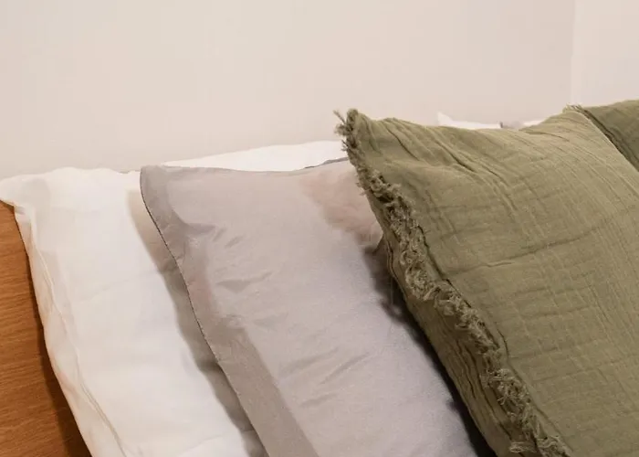 Harbor-view Loft - 2br Near Apartment Göteborg