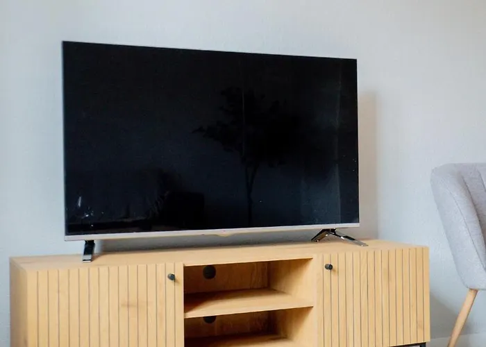 Διαμέρισμα Stylish, Close To Tram & Shops *