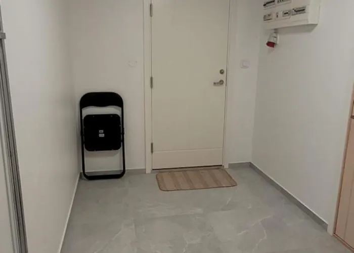 Two Bedroom Modern Near Volvo Cars