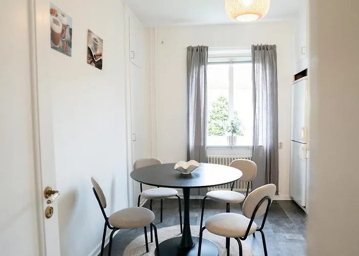 Διαμέρισμα Stylish, Close To Tram & Shops *