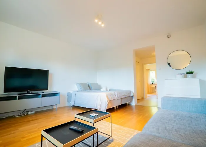 Apartamento Welcoming Near Cafés, City&tram Lines