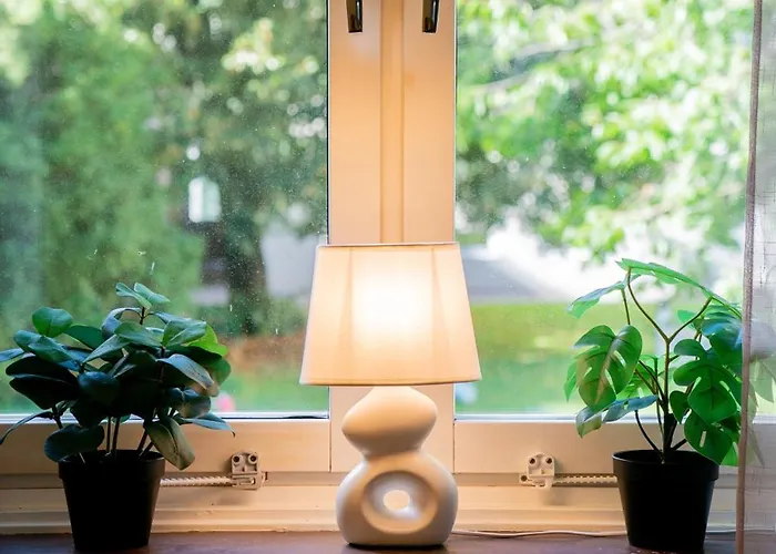 Apartamento Welcoming Near Cafes, & Tram Lines *