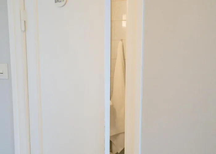 Διαμέρισμα Stylish, Close To Tram & Shops *