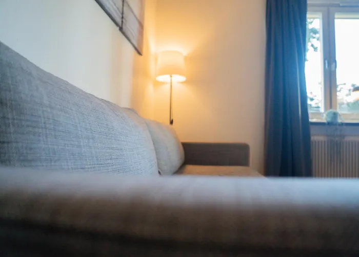 Welcoming Near Cafes, & Tram Lines *