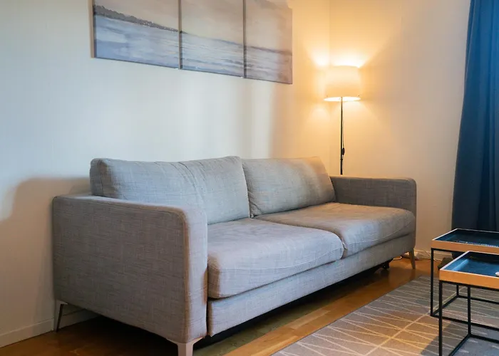 Welcoming Near Cafes, & Tram Lines Apartamento