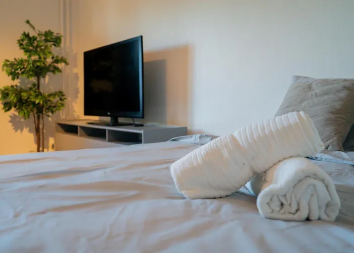 Welcoming Near Cafes, & Tram Lines Apartamento *