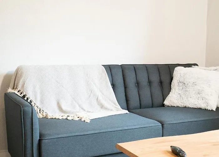 Διαμέρισμα Stylish, Close To Tram & Shops