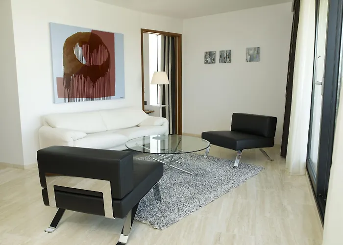 Отель Avalon 4*