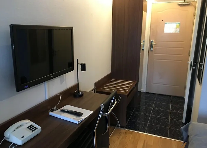 Hotel Apple & Konferens 3*