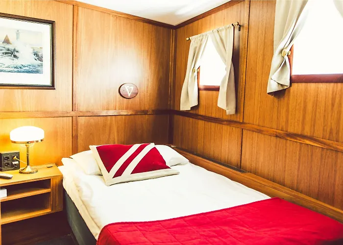 Barken Viking Hotel en barco 3*